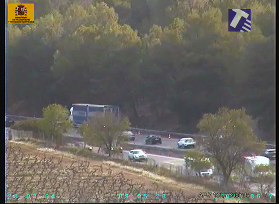 Aturades intermitents a l’AP-7 des de la Granada fins a Subirats per un camió avariat