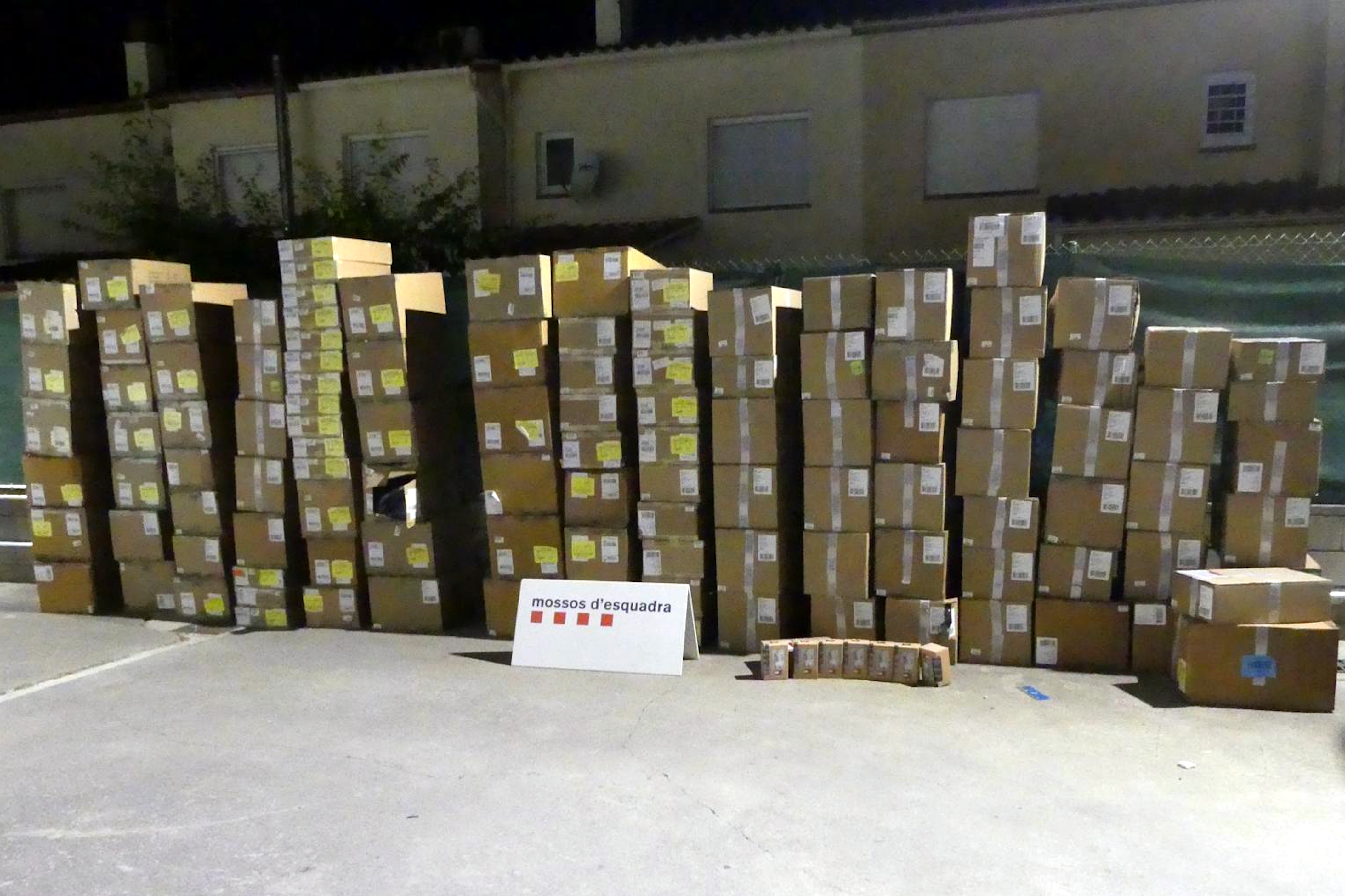 Detenen dos lladres que van robar 124 caixes de roba d’un camió a Vilademuls i van protagonitzar una persecució a l’AP-7