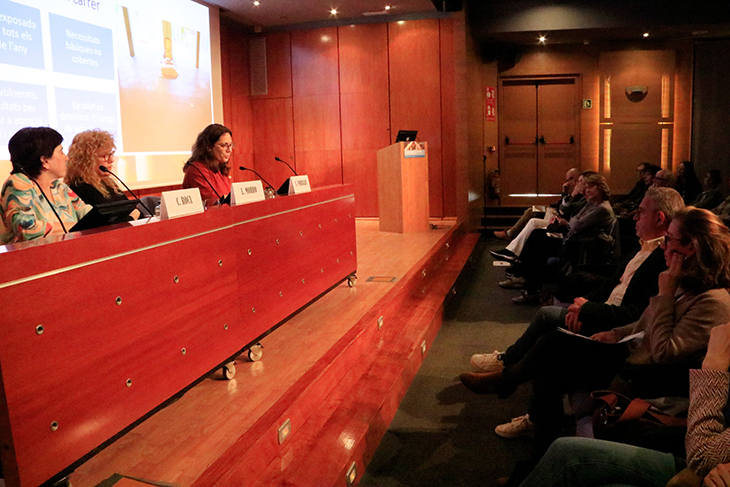 El Col·legi de Metges proposa que les persones sense llar es puguin visitar a qualsevol CAP i formació contra l’estigma