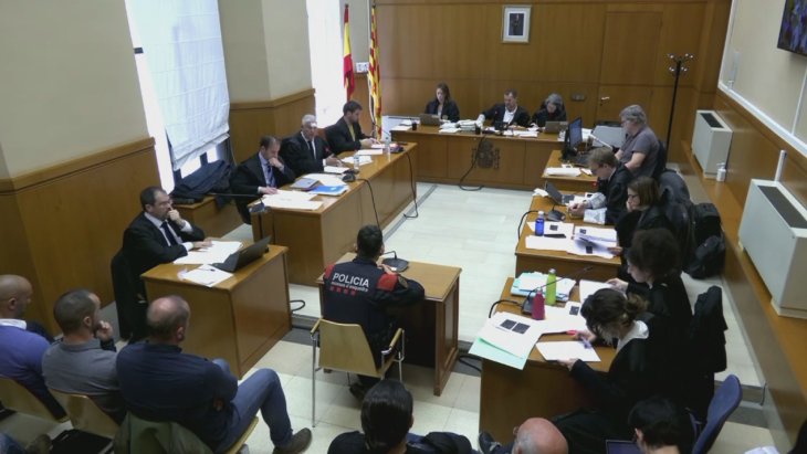 Interior suspèn de sou i feina els mossos condemnats per agredir i detenir un jove durant el confinament