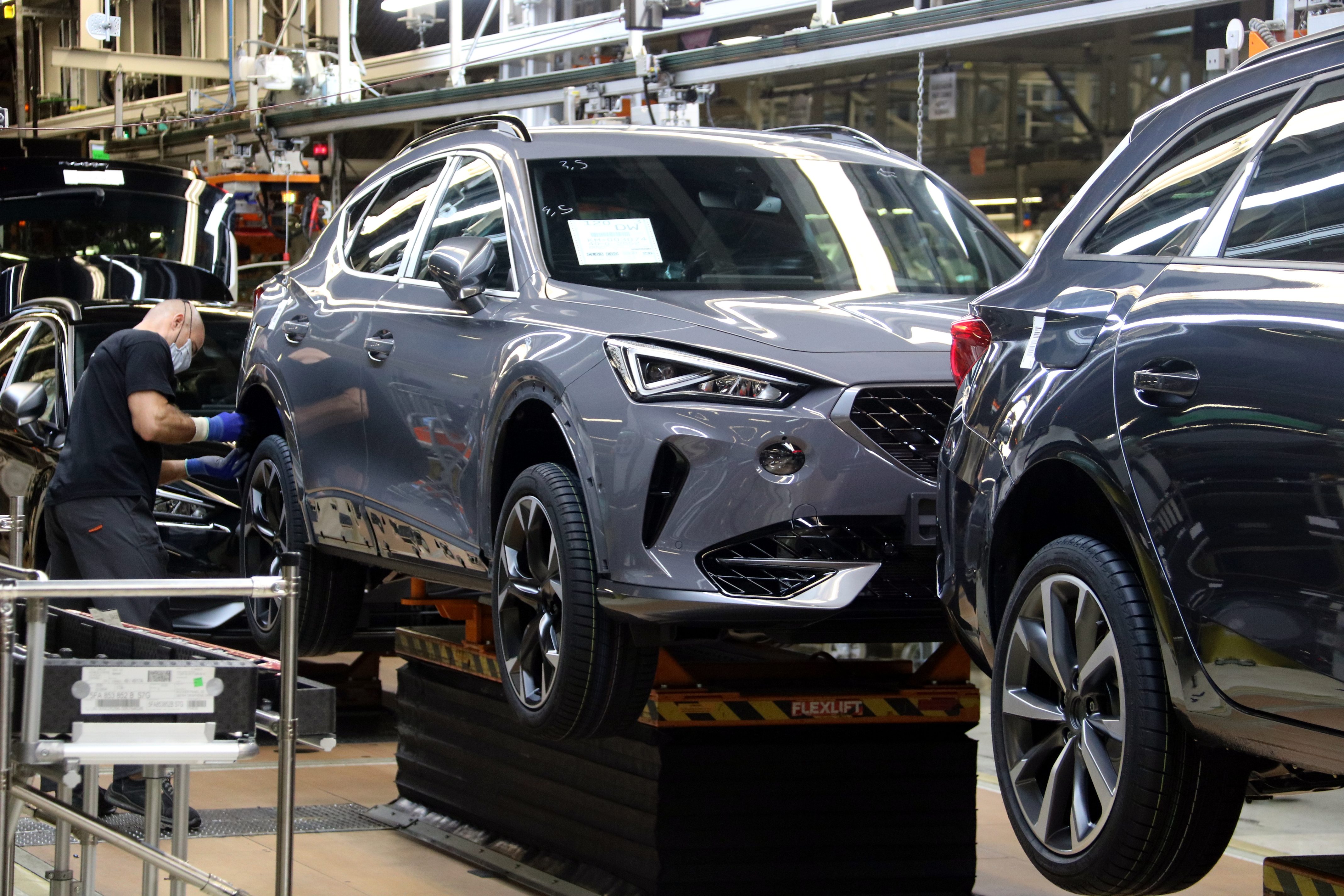 La producció d’automòbils cau un 18% al març per problemes de subministrament, segons Anfac