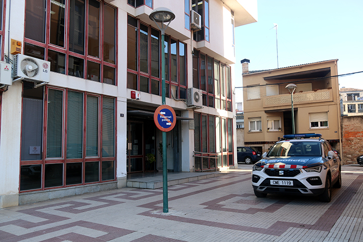 El jutjat envia a judici els tres investigats d’apunyalar un noi a Santa Coloma de Farners i hi entreveu motius racistes