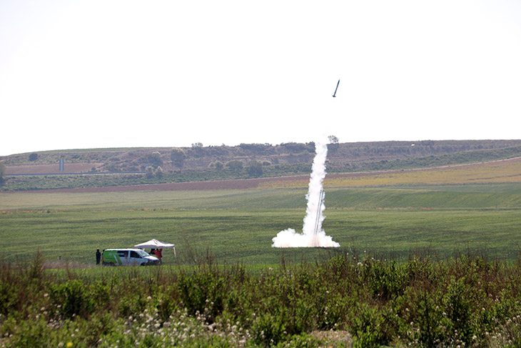 Uns 180 alumnes llencen petits satèl·lits des de l’aeroport de Lleida-Alguaire durant la final catalana del CanSat