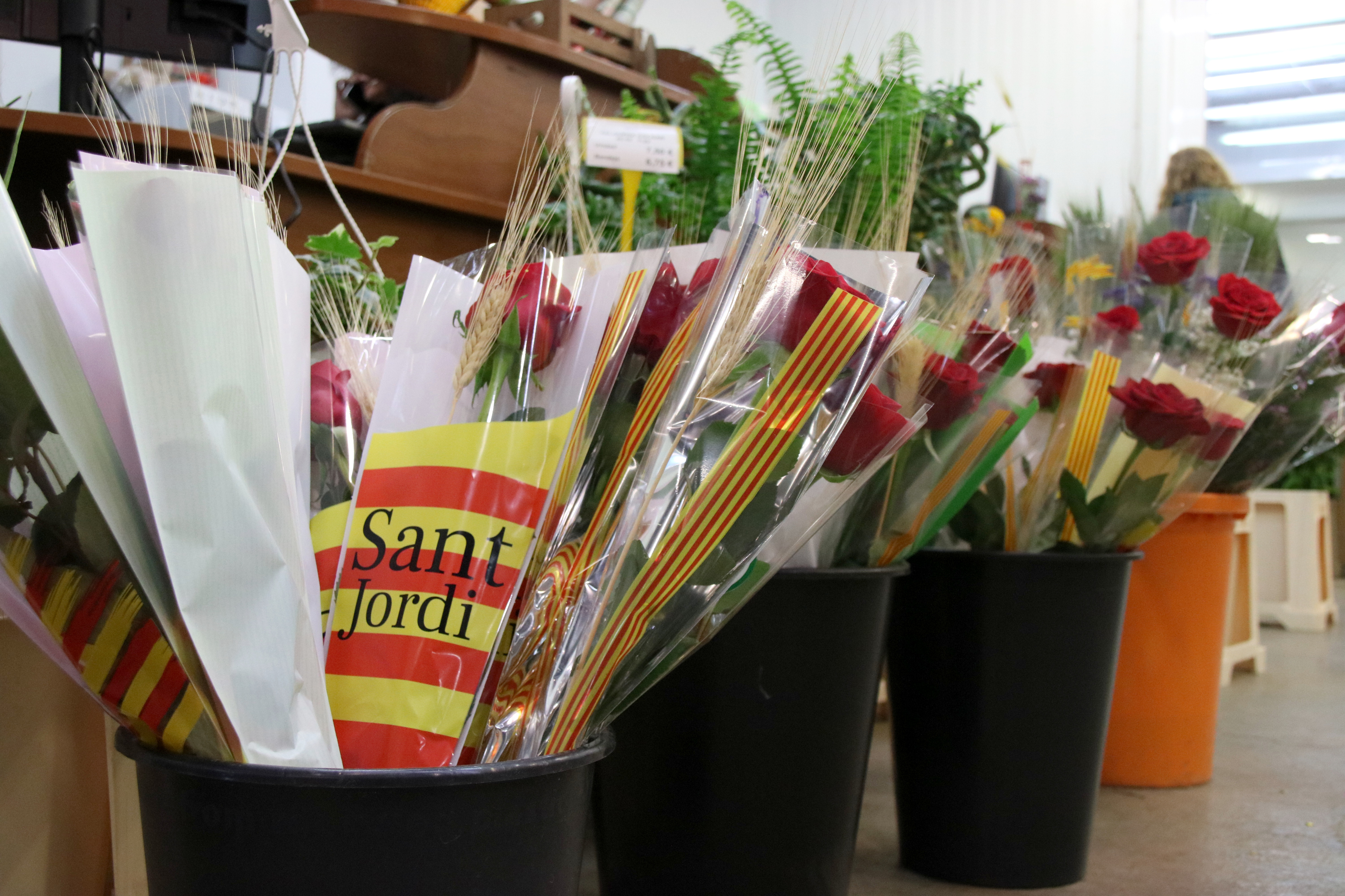 Mercabarna-flor calcula vendre set milions de roses per Sant Jordi però avisa que és l’últim amb producte local
