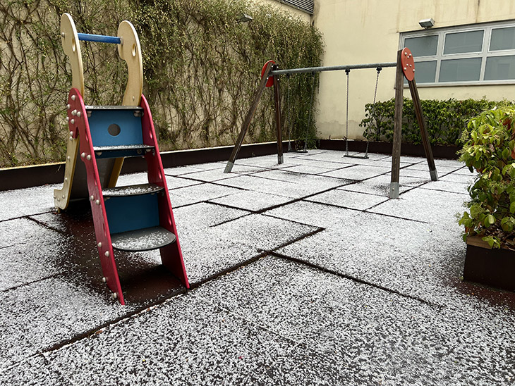 Els Bombers atenen una trentena d’incidències per pluja i vent durant la tarda, sobretot als vallesos