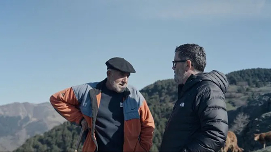 El ‘Sense Ficció’ de TV3 estrena avui el documental  ‘Qui va matar Cachou?’, guionat pel periodista Josep Maria Flores, sobre la mort de l’os als Pirineus Catalans