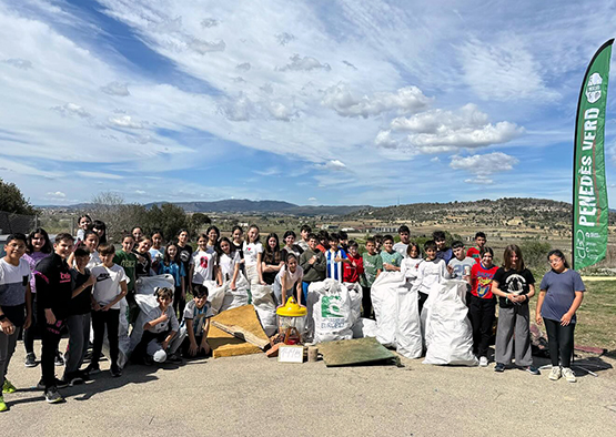 Penedès Verd i l’escola Vedruna retiren 150kg de residus dels voltants de Vilafranca