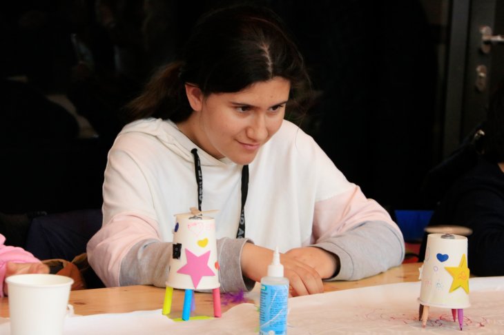 Robots que pinten, LEGO per entendre l’univers i meduses ‘Tamagotchi’: el festival Tech&Play arriba als més menuts