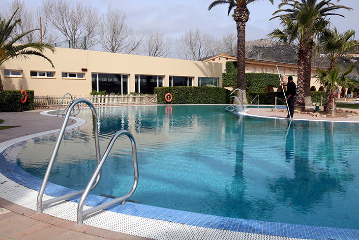 El Govern permetrà omplir piscines públiques i privades si s’obren a la ciutadania