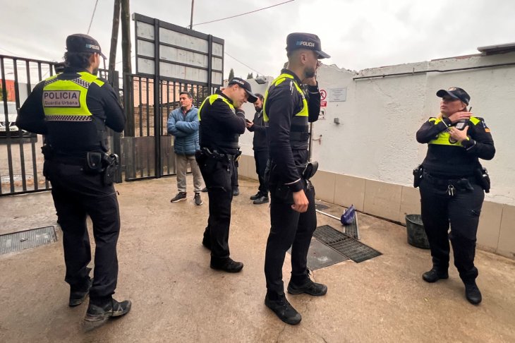 Busquen un individu que ha atacat a Figueres dos treballadors d’una protectora i tres gossos