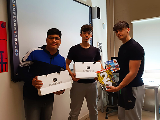 “El Cargol” premia els tres finalistes de la portada del número especial dels 25 anys