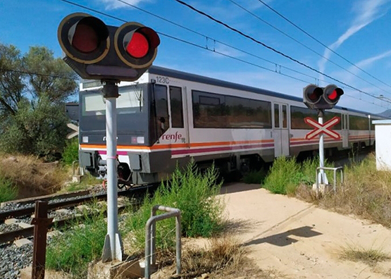 Adif substituirà un pas a nivell per un pas inferior a la Granada
