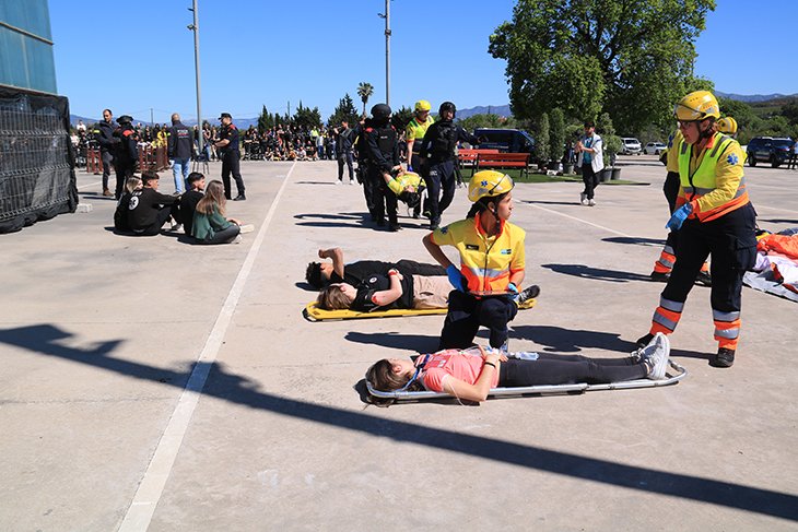 Més de 500 alumnes i professionals es formen en un exercici de simulacre d’atac intencionat amb 24 víctimes a Tortosa