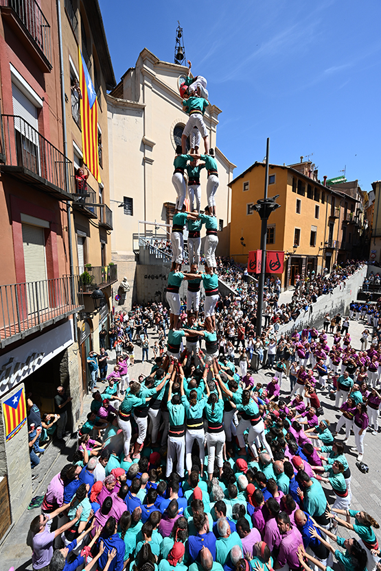 Els Castellers de Vilafranca no afluixen i alcen el 3d9f a Berga, a la Diada dels Quatre Fuets