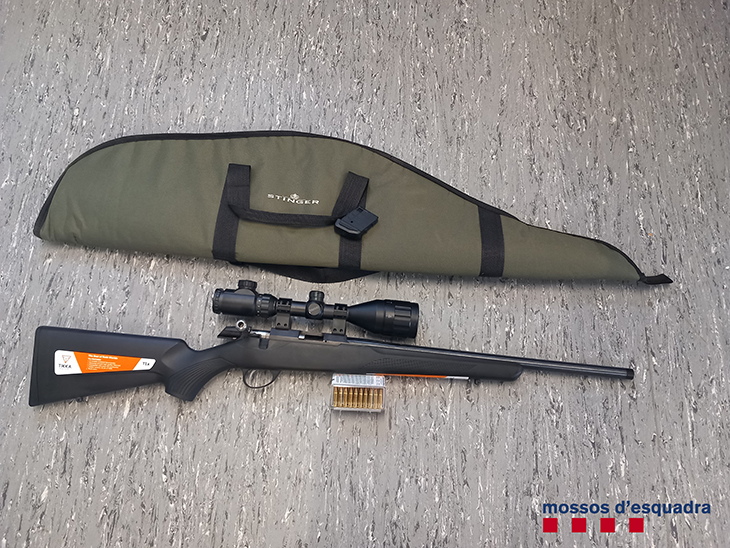 Detenen un caçador per matar una gossa amb un rifle en un camí de Bell-lloc d’Urgell