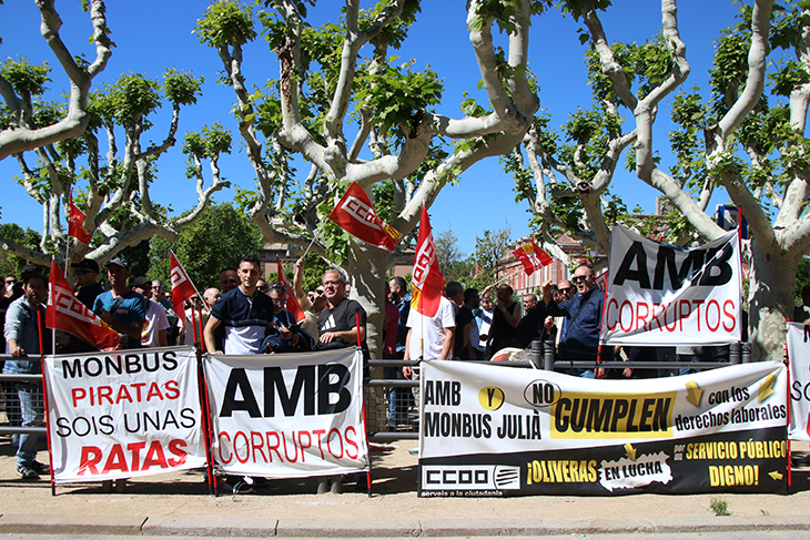 Els conductors de busos Monbus i Julià del Baix Llobregat porten al Parlament “recuperar” drets d’abans de la subrogació
