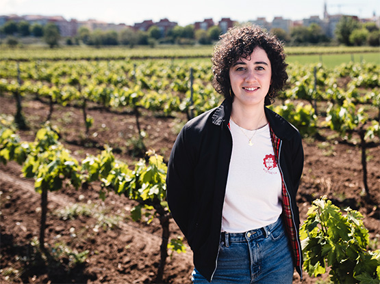 La il·lustradora vilafranquina Cristina Gallardo Cendra és l’estampera de la Festa Major d’enguany