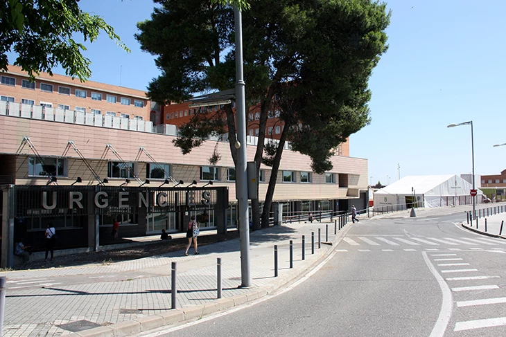Abandonen un home malferit a les portes d’Urgències de l’hospital Arnau de Vilanova de Lleida