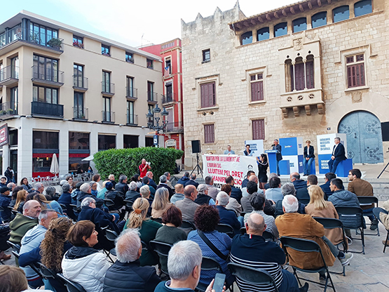 L’activista vilafranquí Adrián Sas boicoteja l’acte central de Junts al Penedès