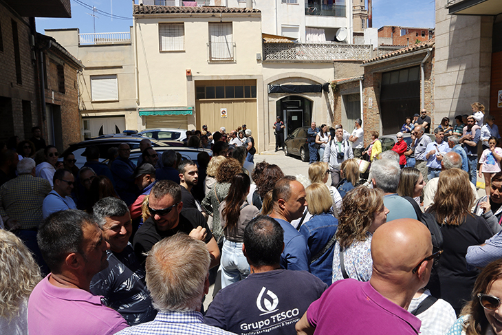 Unes 200 persones es concentren a les Borges Blanques per demanar solucions pel bloc ocupat i la delinqüència associada