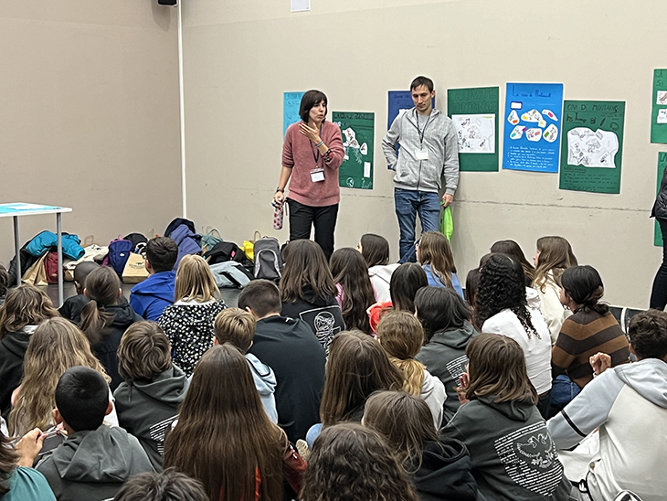Una setantena d’alumnes de l’Alt Urgell i el Jussà reivindiquen el jaciment de la Senyora de les Muntanyes