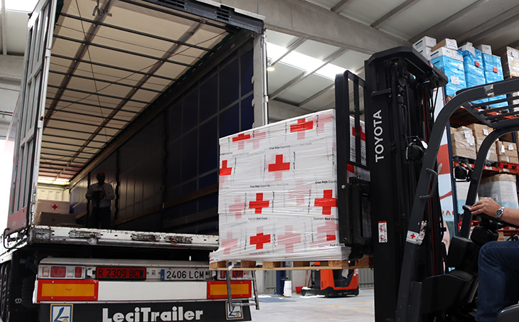 Creu Roja envia 11,4 tones d’ajut humanitari a Gaza des del centre logístic de Sant Martí de Tous