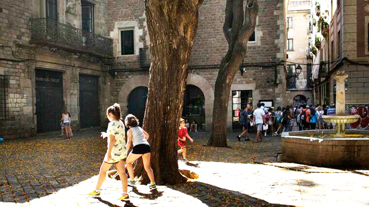 Barcelona tancarà la plaça Sant Felip Neri en horari de pati per donar ús exclusiu als alumnes de l’institut escola