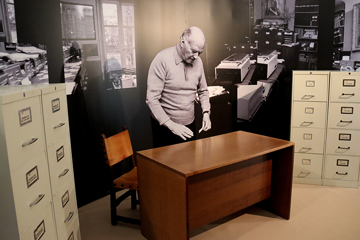 Inauguren al monestir de Poblet una exposició permanent sobre els arxius custodiats per Tarradellas a l’exili