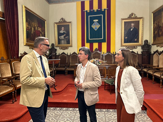 El cònsol del Regne Unit visita Vilafranca per enfortir els llaços i atraure turisme i inversions