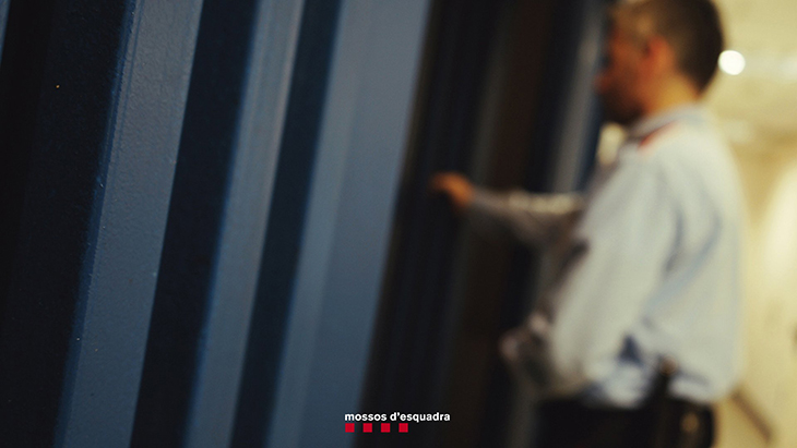 Detenen un home relacionat amb la mort violenta de la seva mare diumenge a la tarda a Barcelona