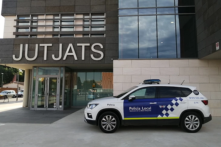 Detingut un home a la Bisbal d’Empordà per amenaçar amb un ganivet el seu company de pis