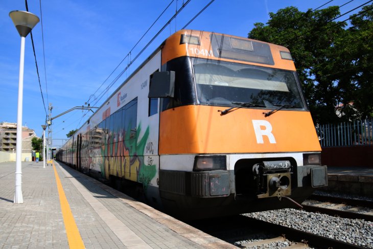 Renfe oferirà 400 trajectes diaris en autobús aquest estiu per garantir la mobilitat de viatgers de l’R4 i l’R8
