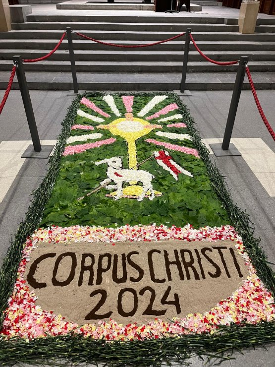 La Catifa Floral de Corpus 2024 ja llueix a la Basílica de Santa Maria