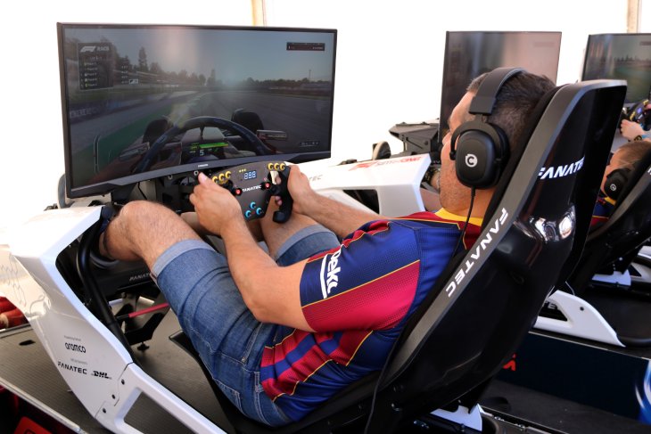 Els Mossos intercepten diverses drogues, material per a distribuir-les i 2.000 euros en metàl·lic