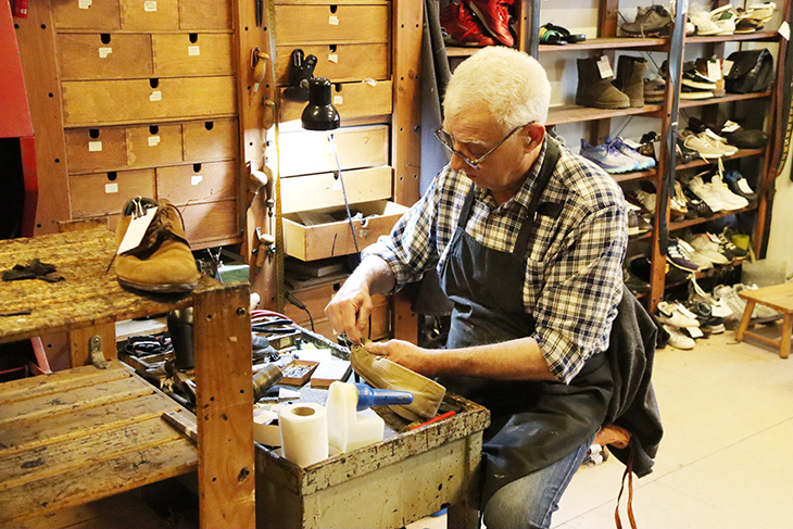 Es busca sabater, un ofici “en perill d’extinció” per la falta de relleu: “No trobem ningú”