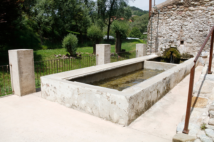 Sant Joan de les Abadesses homenatja les dones que utilitzaven l’antic safareig: “Era una feina molt sacrificada”