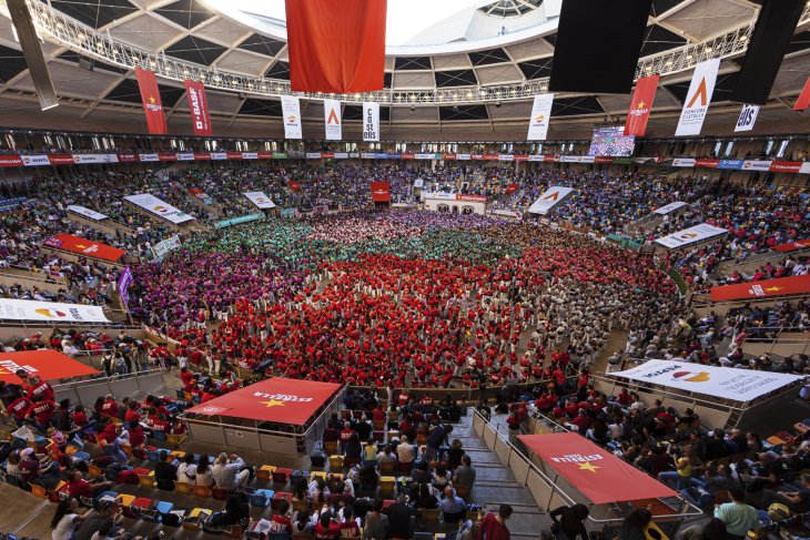 Les colles castelleres recuperen el 2023 la vitalitat prepandèmica: 10.600 castells plantats i un 99% descarregats
