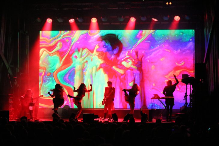 Banyoles vibra amb la rumba electrònica d’Albert Pla en la inauguració de la 20a edició de l'(A)phònica