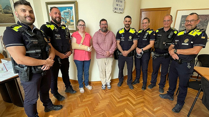 La Policia Local de Blanes salva la vida a una dona que havia quedat atrapada sota del seu cotxe