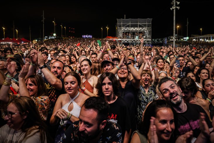 La nostàlgia s’apodera del Cruïlla de la mà d’Avril Lavigne amb un concert que aplega a milers de fans