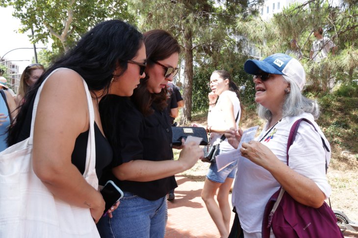 Centenars de Veneçolans exerceixen el seu dret a vot a Barcelona per “una Veneçuela lliure i sense lligams”