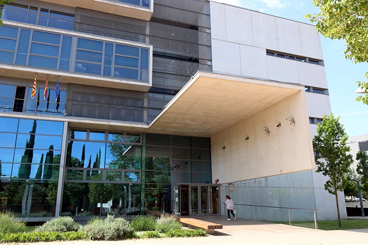 Un acusat s’enfronta a 28 anys de presó per agredir sexualment dues menors en una tarda a Caldes de Malavella