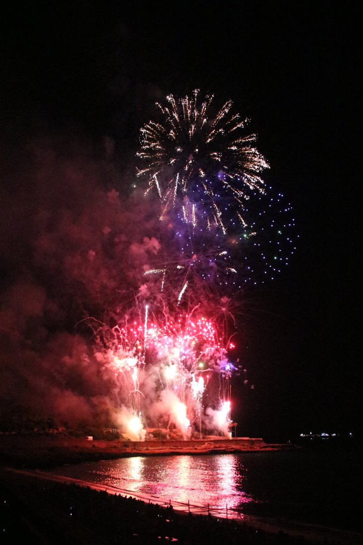 La pirotècnia gallega Josman il·lumina el cel de Tarragona en l’arrencada del 32è Concurs de Focs Artificials