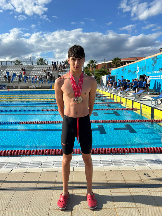 El penedesenc Alex Parra guanya l’or en 50 braça al Campionat de Catalunya de Natació infantil