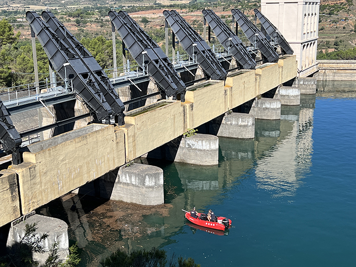 Es reprèn la recerca del menor desaparegut dissabte al pantà de Sant Antoni