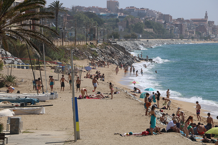 L’ocupació torna superar els màxims històrics amb 3,83 milions de treballadors al juny i l’atur baixa en 5.800 persones