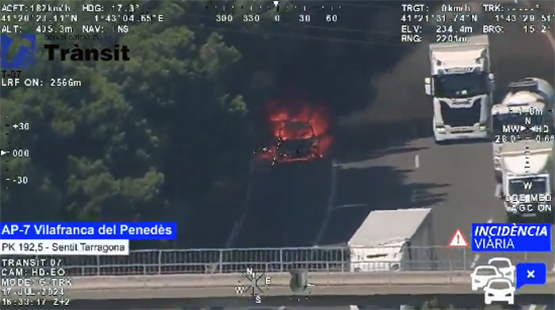 Retencions de 10 quilòmetres a l’AP-7 a Vilafranca per l’incendi d’un cotxe