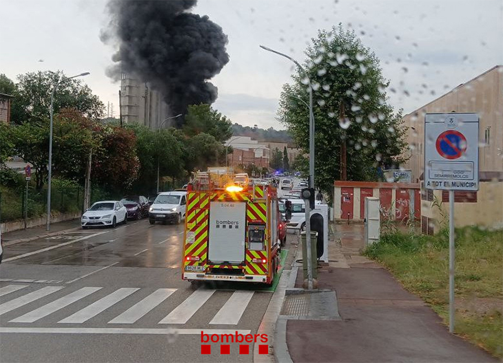 Estabilitzat l’incendi en una empresa de maquinària industrial a Martorell