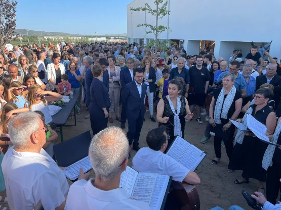 El president i la consellera d’Educació de la Generalitat inauguren la nova escola de la Granada, després de més de 20 anys de reclamacions del municipi
