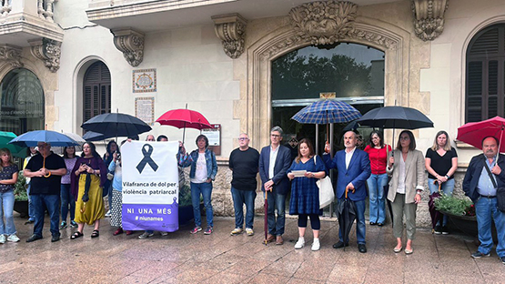 Els municipis penedesencs fan un minut de silenci per l’onada de violència masclista que ha acabat amb la vida de quatre dones i dos menors